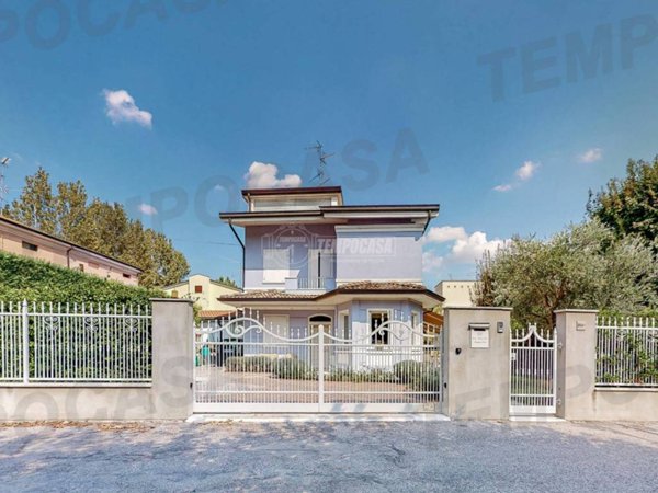 casa indipendente in vendita a Mirandola in zona Cividale