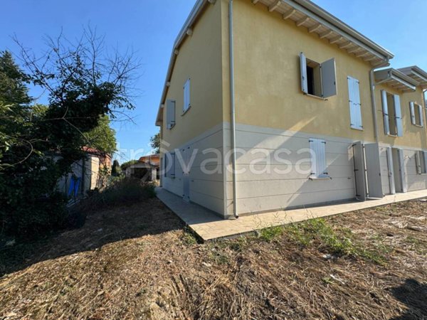 casa indipendente in vendita a Mirandola in zona Cividale