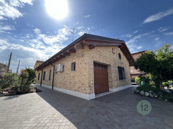 casa indipendente in vendita a Mirandola