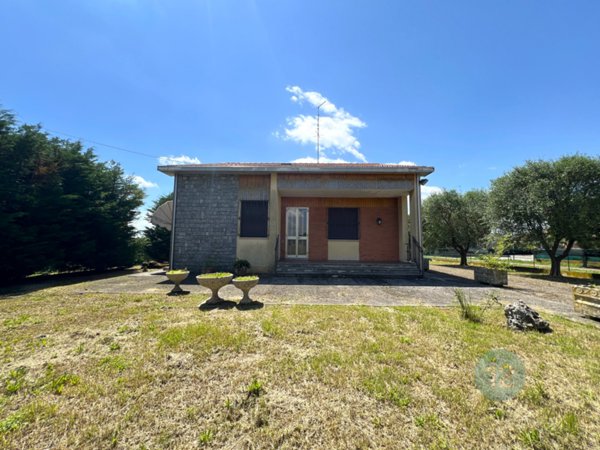 casa indipendente in vendita a Mirandola in zona Quarantoli