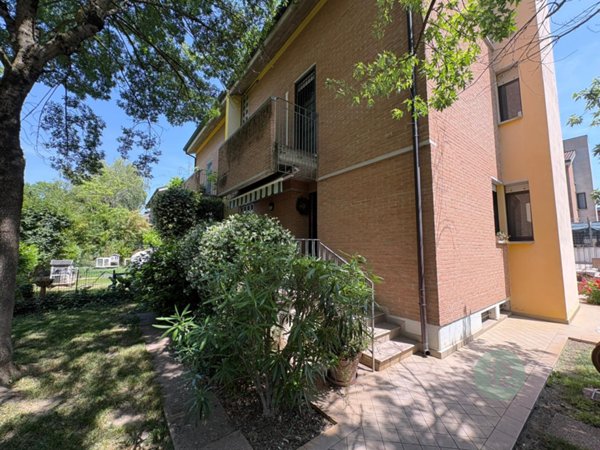 casa indipendente in vendita a Mirandola in zona Carano