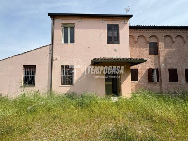 casa indipendente in vendita a Mirandola in zona San Giacomo Roncole