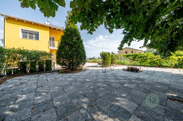 casa indipendente in vendita a Mirandola in zona Cividale
