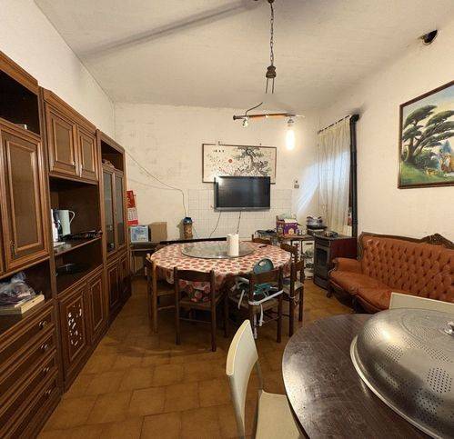 casa indipendente in vendita a Mirandola in zona Tramuschio