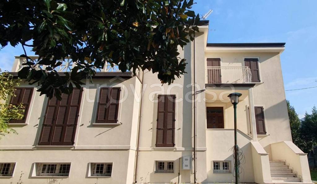 casa indipendente in vendita a Mirandola