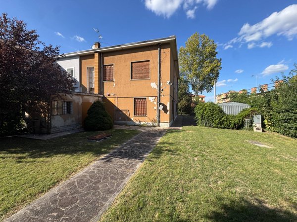 casa indipendente in vendita a Mirandola in zona Cividale