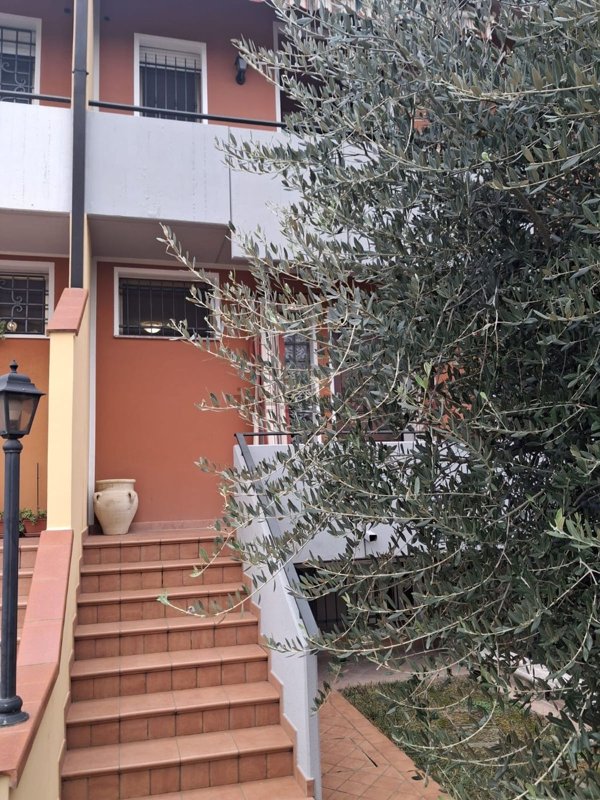 casa indipendente in vendita a Mirandola in zona Cividale