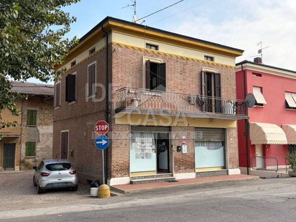 casa indipendente in vendita a Mirandola in zona Quarantoli