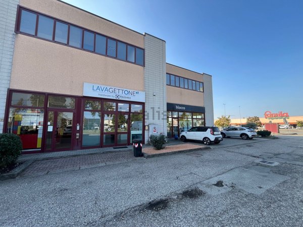 ufficio in vendita a Mirandola in zona Cividale