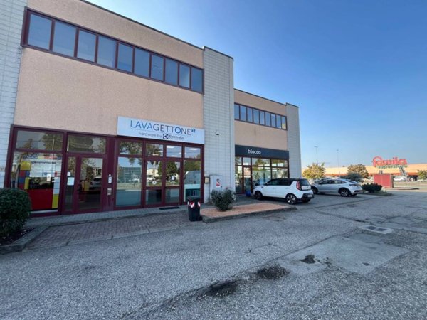 ufficio in vendita a Mirandola in zona Cividale