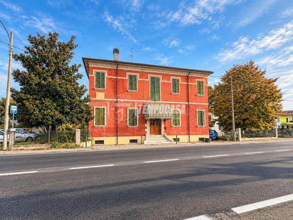 casa indipendente in vendita a Mirandola