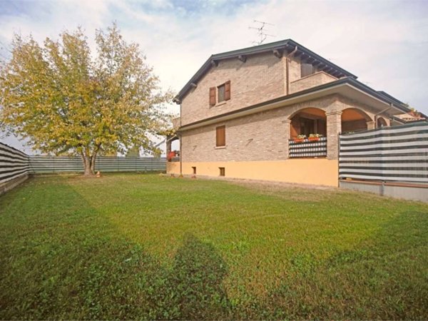 casa indipendente in vendita a Modena in zona Vaciglio