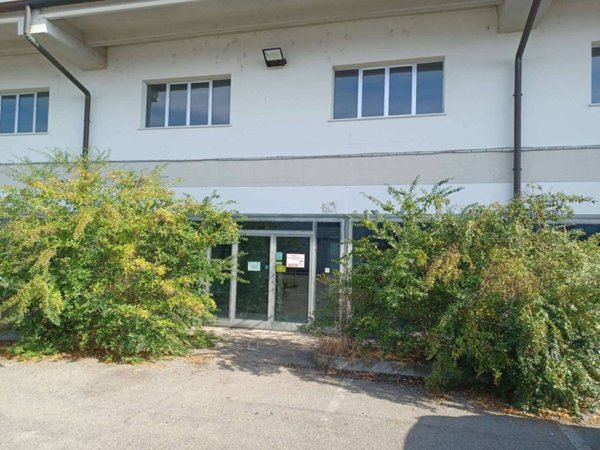 negozio in vendita a Modena in zona Baggiovara