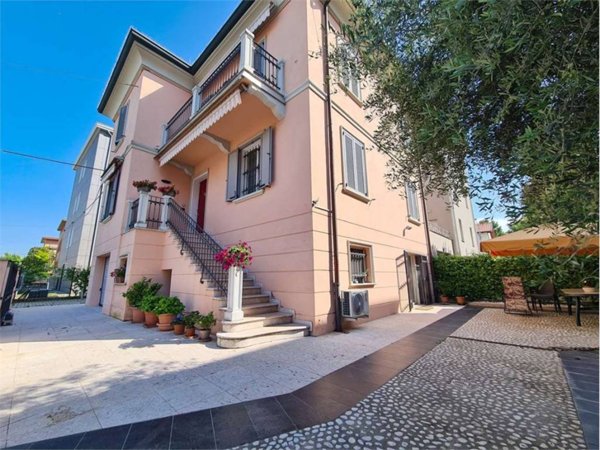 casa indipendente in vendita a Modena in zona Centro Storico