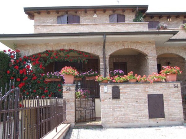 casa indipendente in vendita a Modena in zona Fossalta