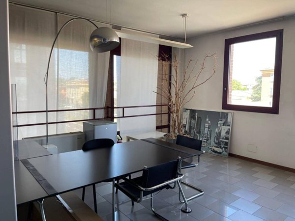 ufficio in vendita a Modena in zona Madonnina / Quattro Ville