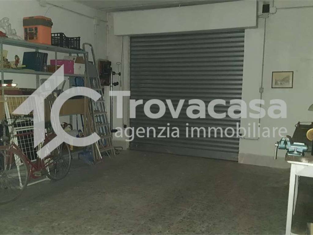 negozio in vendita a Modena in zona Cognento