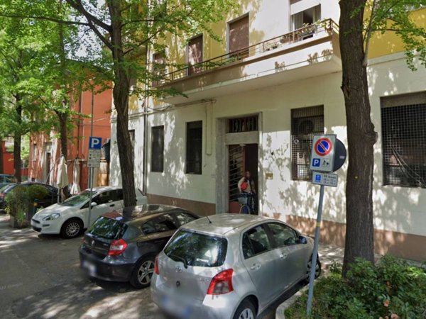 locale commerciale in vendita a Modena