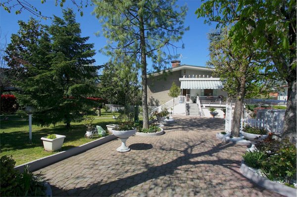 casa indipendente in vendita a Modena