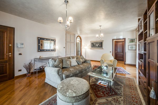 appartamento in vendita a Modena in zona Amendola