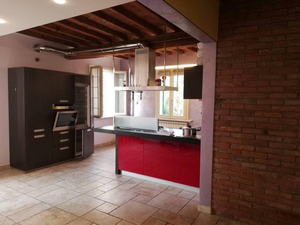 casa indipendente in vendita a Modena in zona Madonnina / Quattro Ville