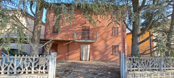 casa indipendente in vendita a Modena in zona Portile
