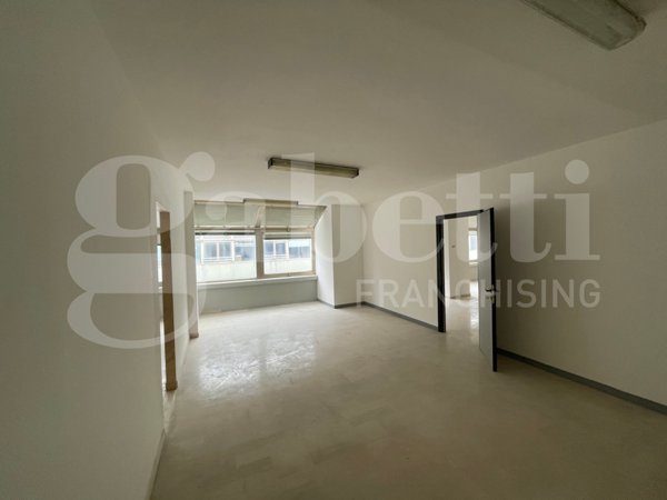 ufficio in vendita a Modena in zona San Faustino