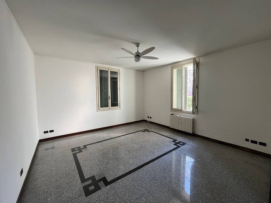 appartamento in vendita a Modena in zona Centro Storico