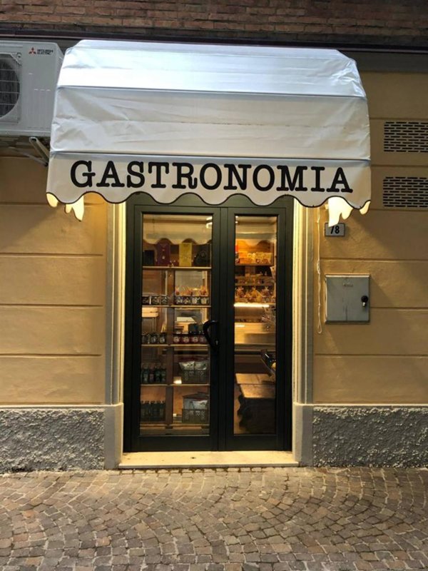 negozio in vendita a Modena in zona Buon Pastore