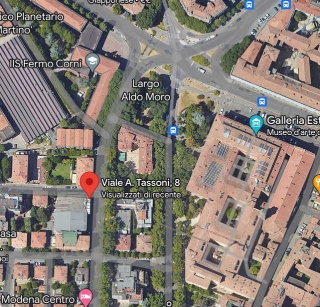 locale commerciale in vendita a Modena in zona Centro Storico