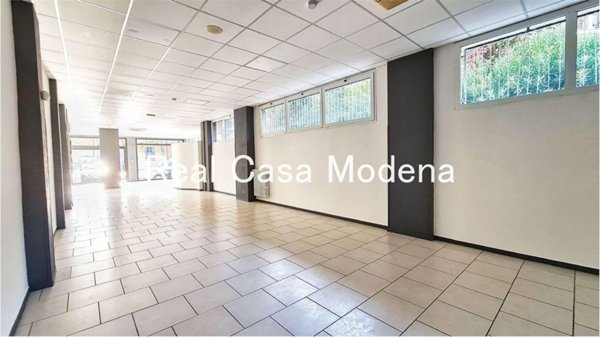 ufficio in vendita a Modena in zona Centro Storico