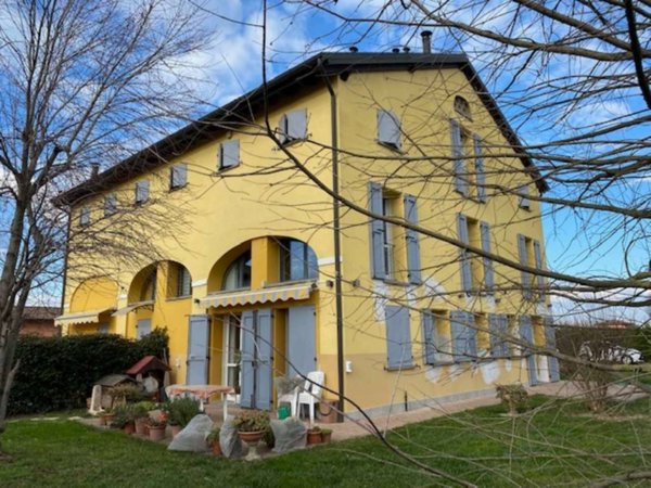 casa indipendente in vendita a Modena in zona Crocetta