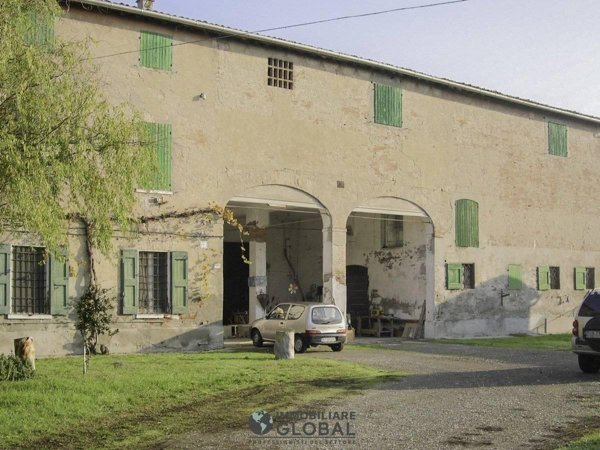 casa indipendente in vendita a Modena in zona Centro Storico