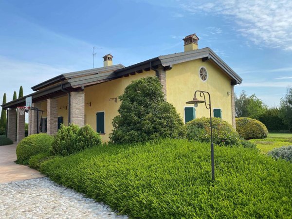 casa indipendente in vendita a Modena in zona Cognento