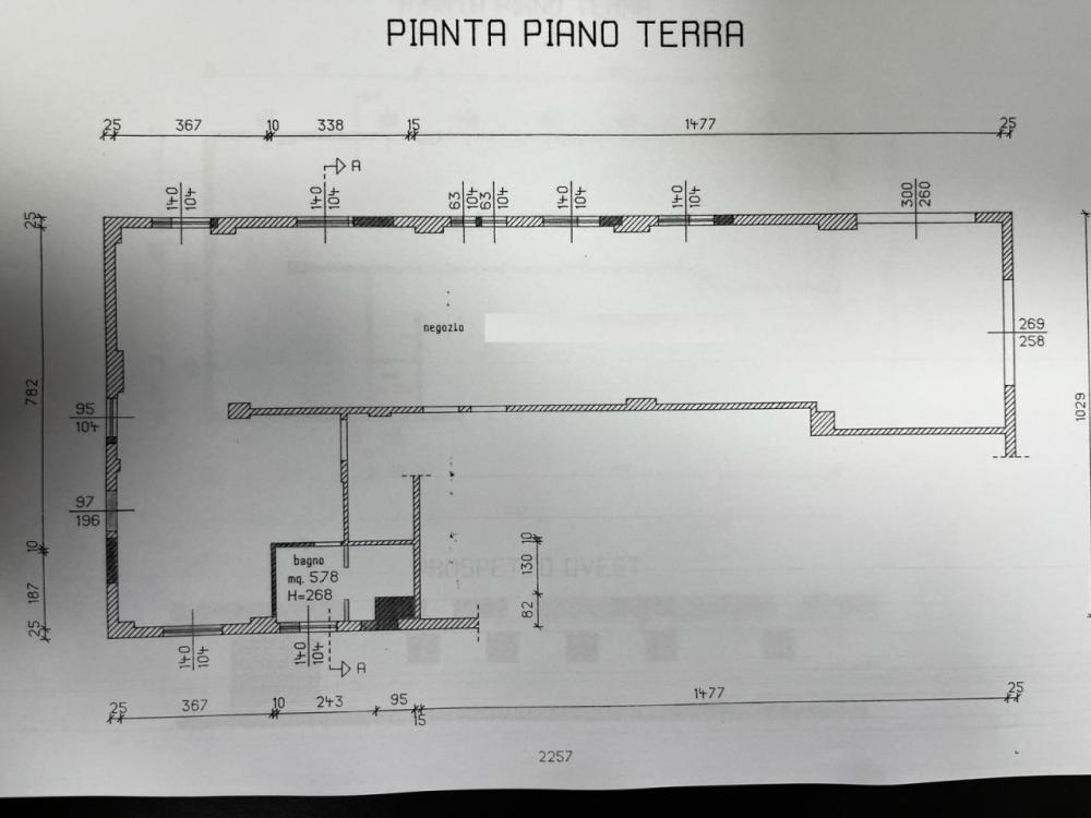 negozio in vendita a Modena in zona Centro Storico