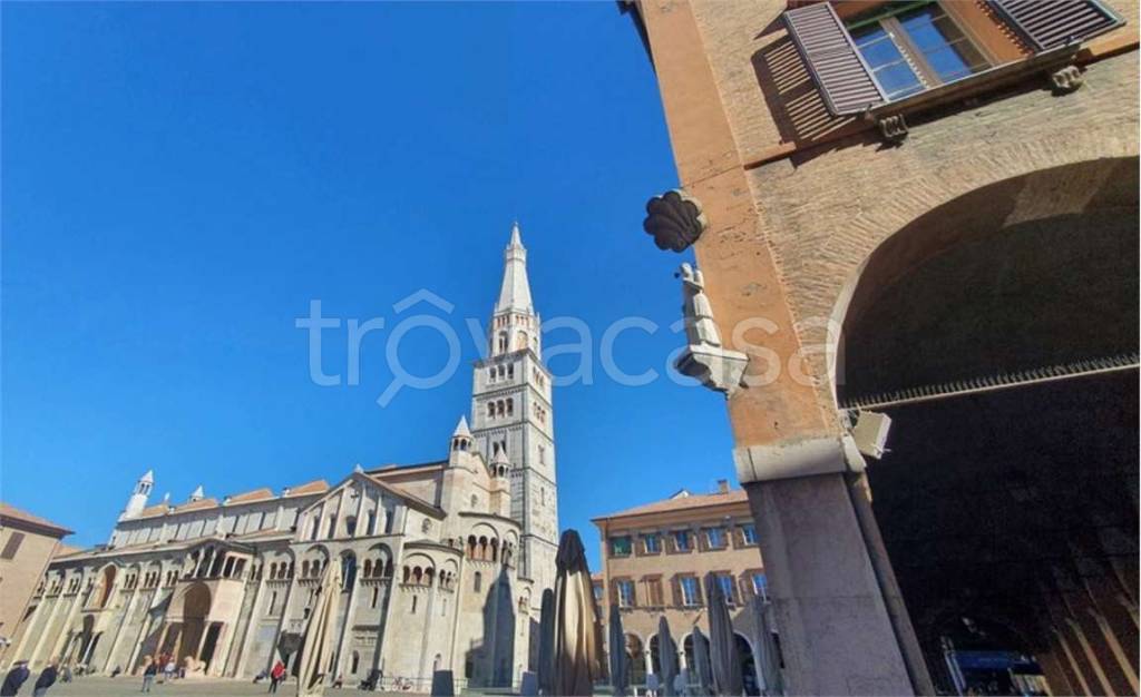 trivano in vendita a Modena in zona Centro Storico