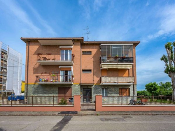 intera palazzina in vendita a Modena in zona Sant'Agnese
