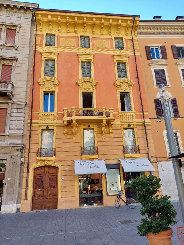 appartamento in vendita a Modena in zona Centro Storico