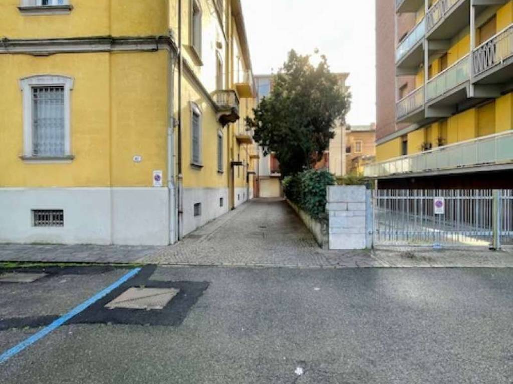 appartamento in vendita a Modena in zona Centro Storico