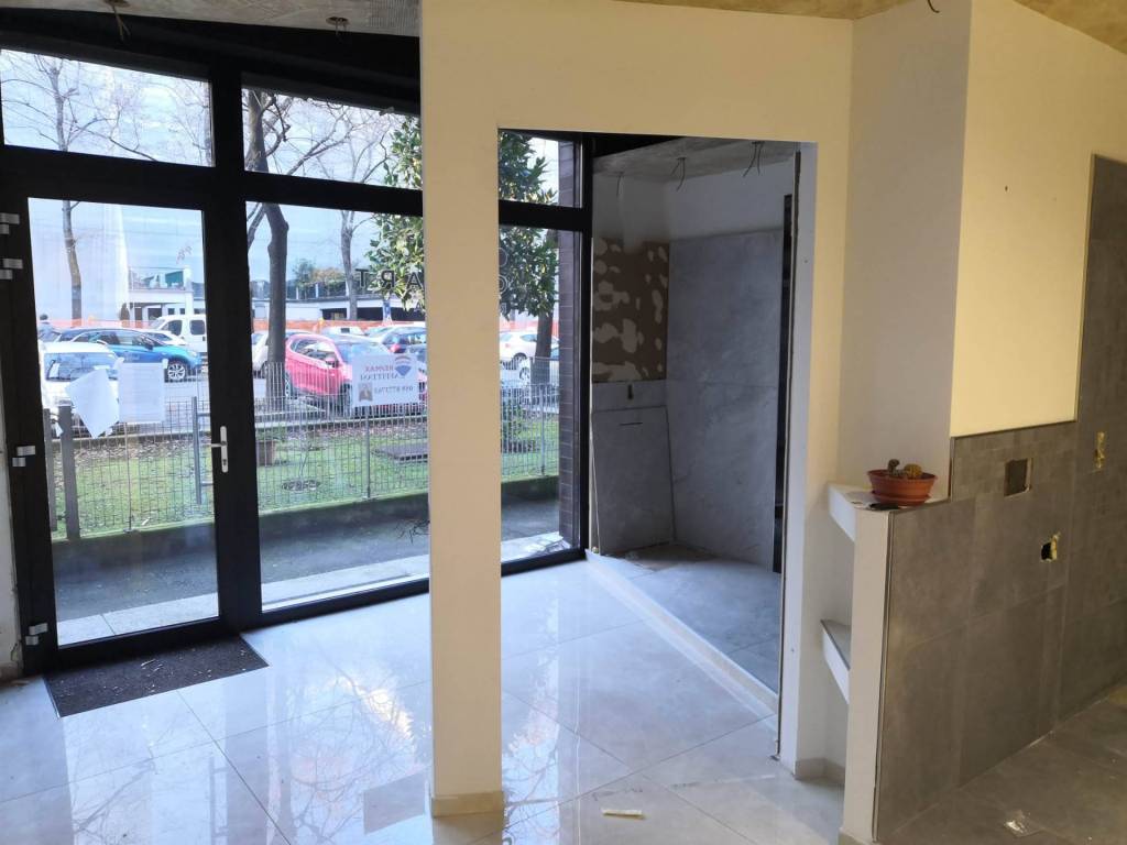 negozio in vendita a Modena in zona San Lazzaro / Modena Est