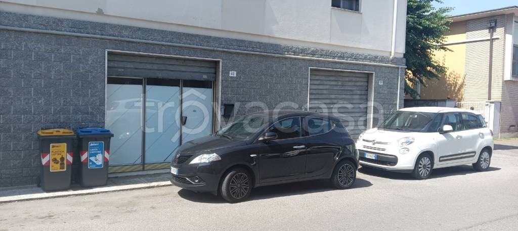 negozio in vendita a Modena