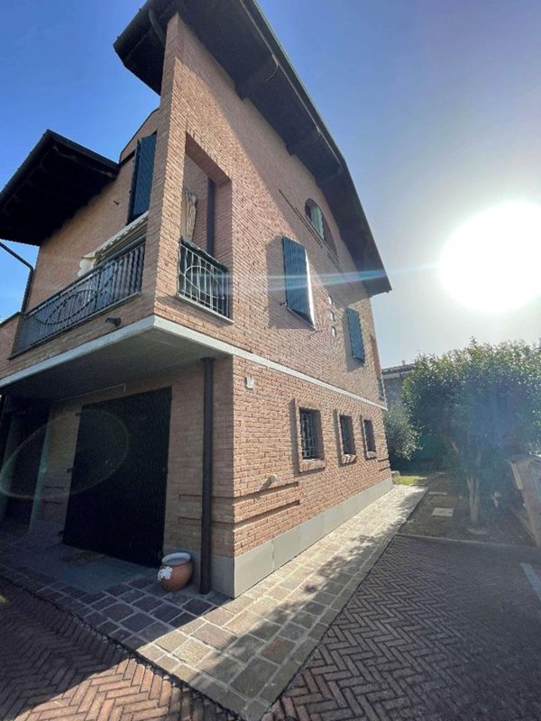 casa indipendente in vendita a Modena in zona Baggiovara