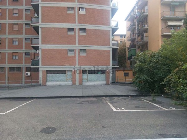 negozio in vendita a Modena in zona Crocetta