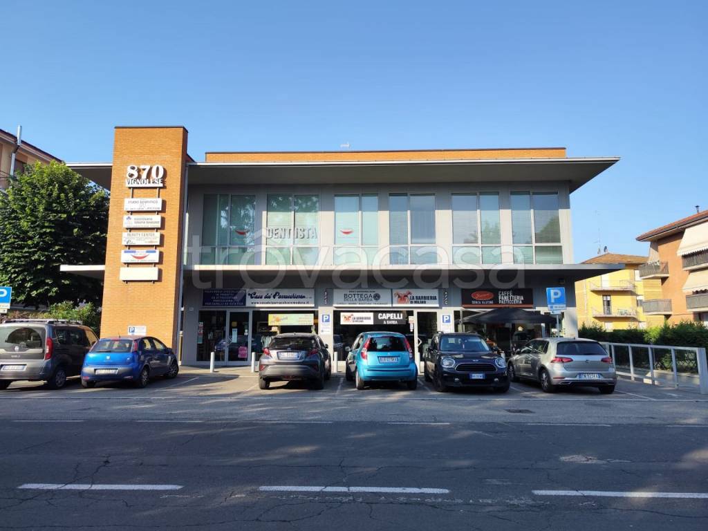 negozio in vendita a Modena in zona Sant'Agnese