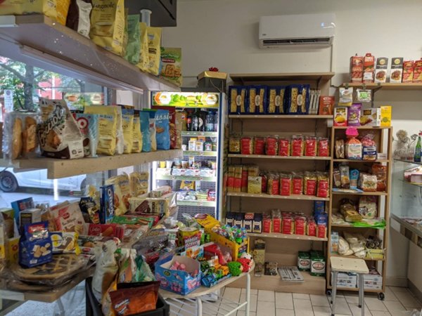 negozio in vendita a Modena in zona Crocetta