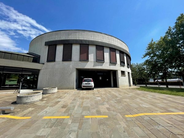 ufficio in vendita a Modena in zona Crocetta