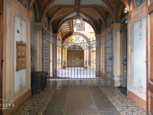 intera palazzina in vendita a Modena in zona Centro Storico