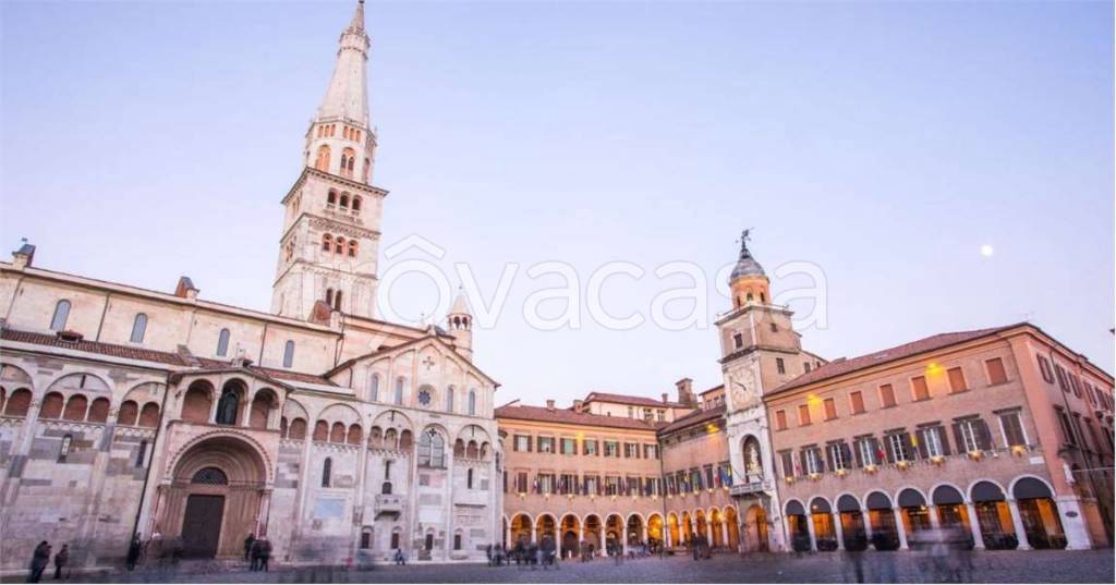 appartamento in vendita a Modena in zona Centro Storico