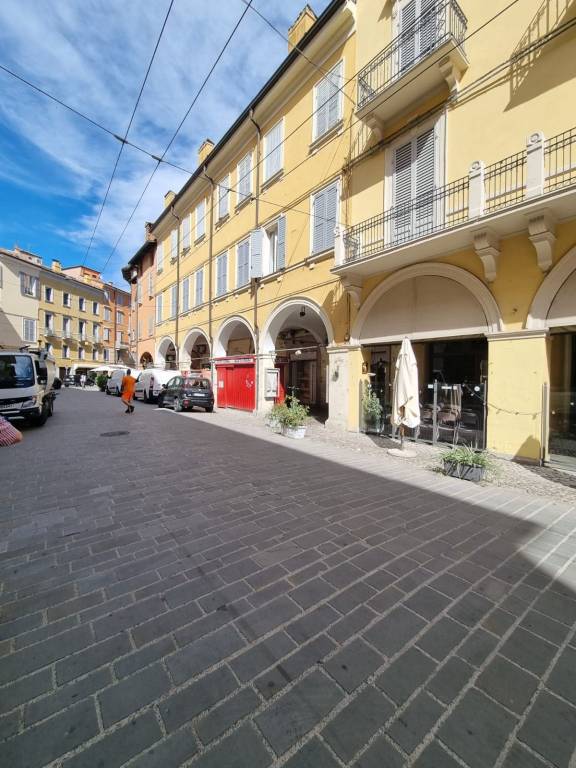 appartamento in vendita a Modena in zona Centro Storico