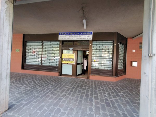 negozio in vendita a Modena